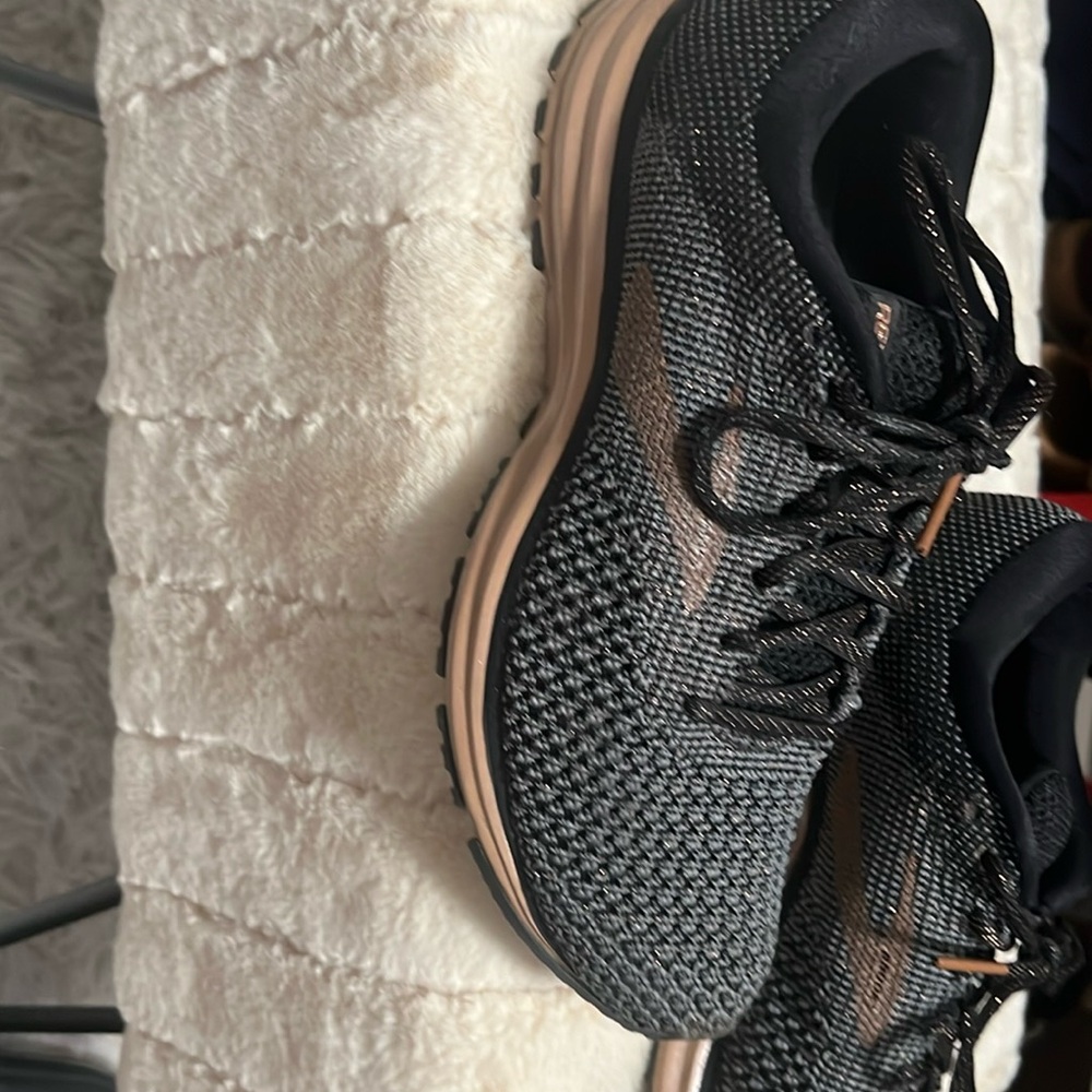 Womens Brooks revel 2